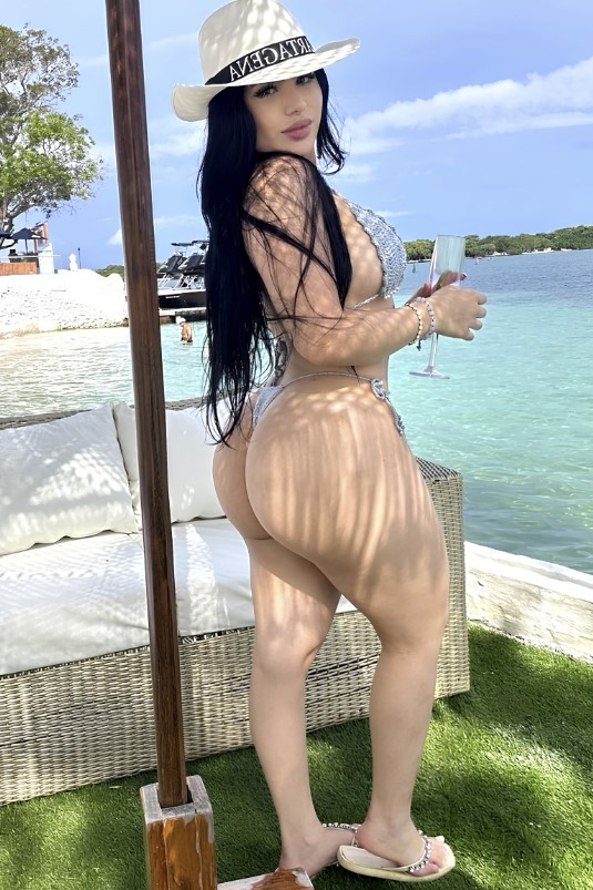 mersinescortaleyna-1 mersinescortaleyna-1 Mersin Escort Aleyna Yatakta Profesyonel Birisiyim